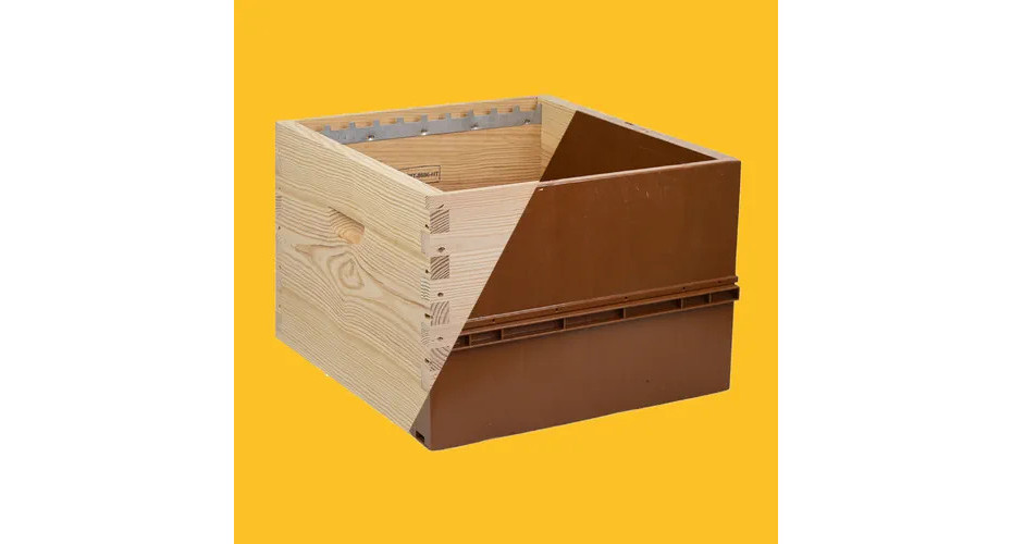 Ruche bois ou ruche plastique : que choisir en apiculture ? Comparatif complet 2026